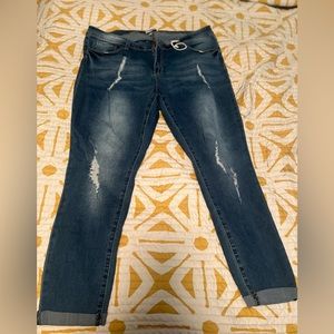 Plus Size skinny Crop Jeans, medium stretch.